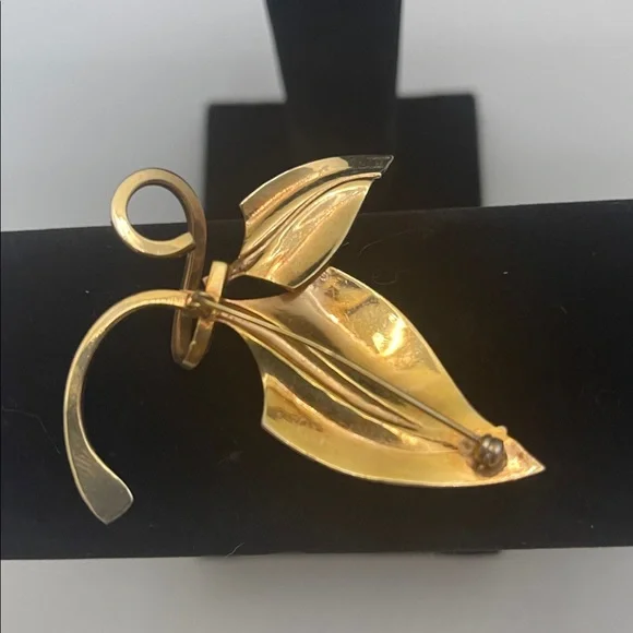 Vintage Napier Gold tone Leaf Brooch - Picture 2 of 2